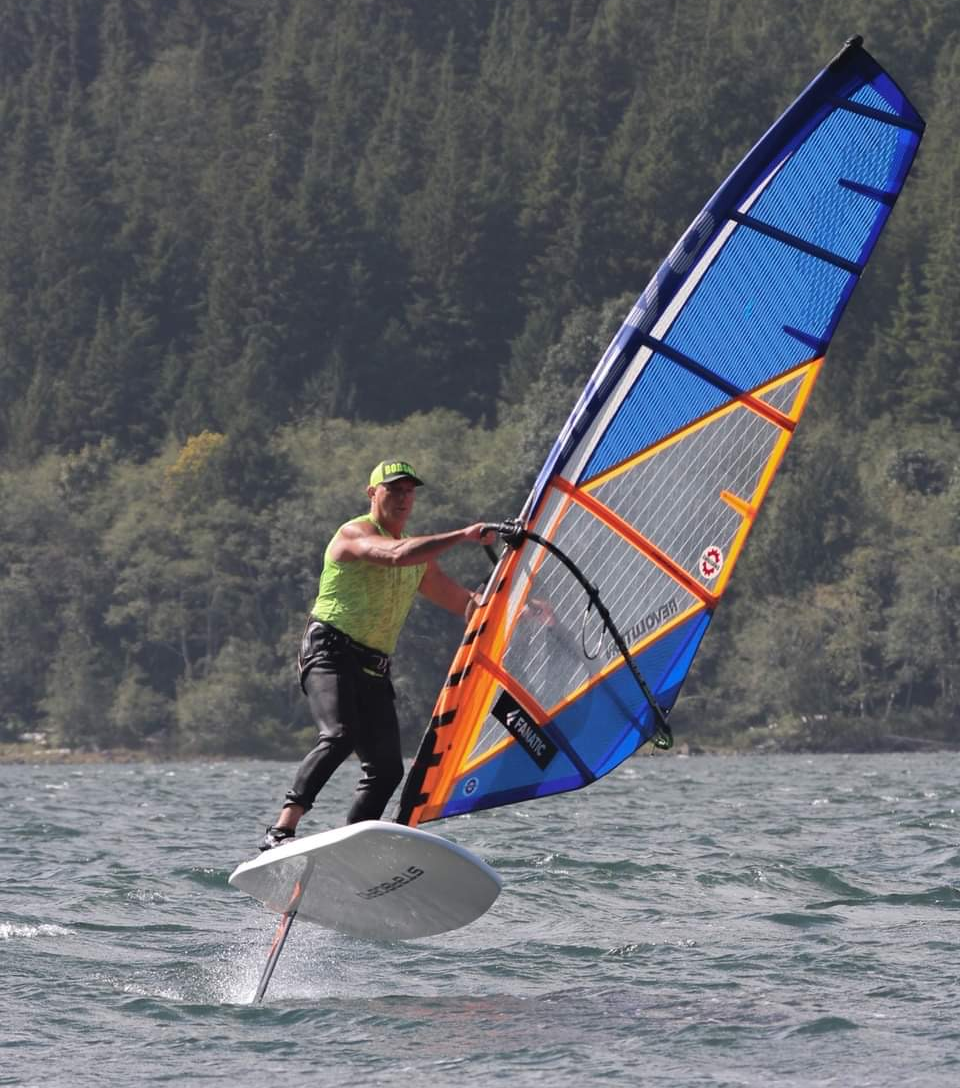 Foiling at the lake - 4.2 Revo
