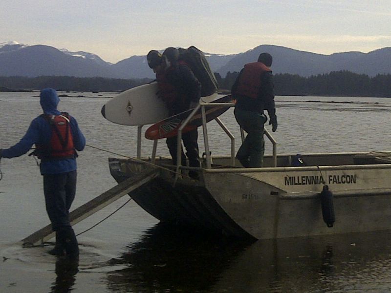 Metlakatla Spit - Millennia Falcon delivers kiters
Chris, Natou, Lise, Graham, Christian, and Tara, Kiters from Terrace, came to Rupert to check out Tugwell.
