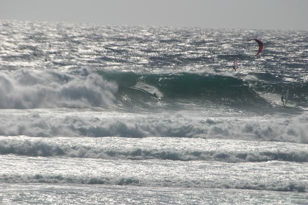 Strongkiteboarding.com
Does any one know who is dropping in on this kiter.


