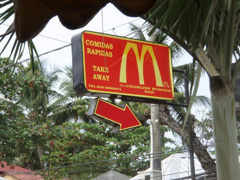 Dominicana Hamburger Joint
Well,it isn't Macdonalds,but,thought it was worth photographing..
