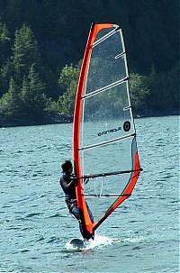 0506-Nit E-Red Sail.jpg