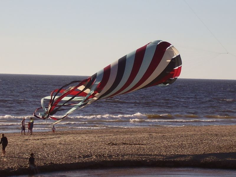 A very large kite (Mark V. photo)
