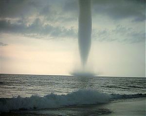 waterspout2.jpg