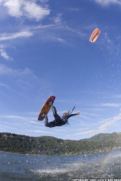 Ultrakitegirl in the Gorge
North's latest North America team rider Nadina Kaminer rips it up in the Gorge.
