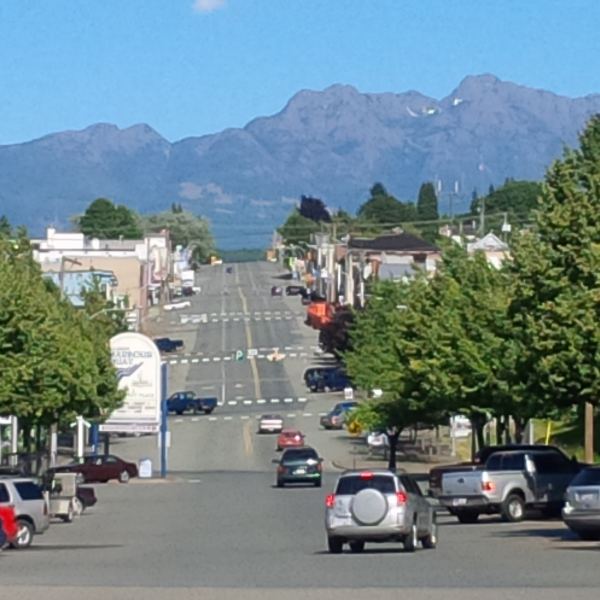 MtArrowsmith:snow melted in HOT PA, view from HarbourQuay
Looking up Argyle St. from Alberni inlet (Harbour Quay). 
