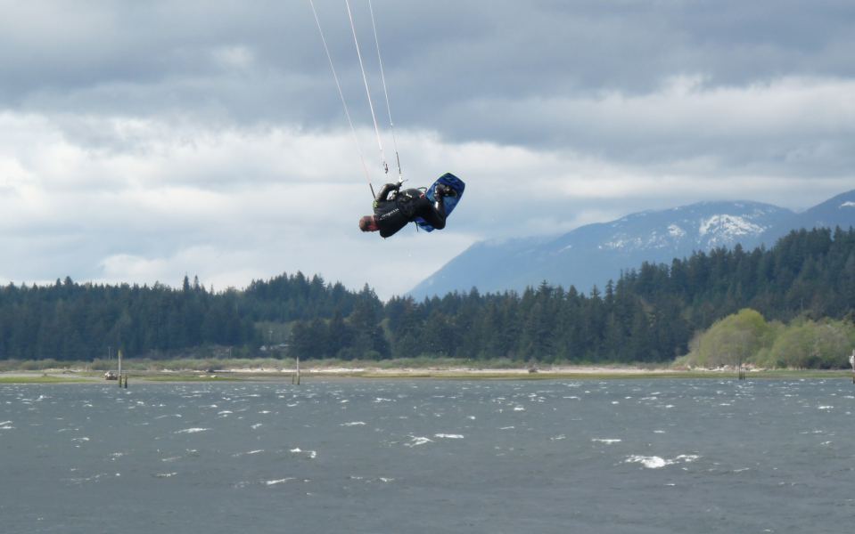 Spring session @ Alberni Quay
Kitesurferdale after a long winter hianus...gets his anus up hi!
