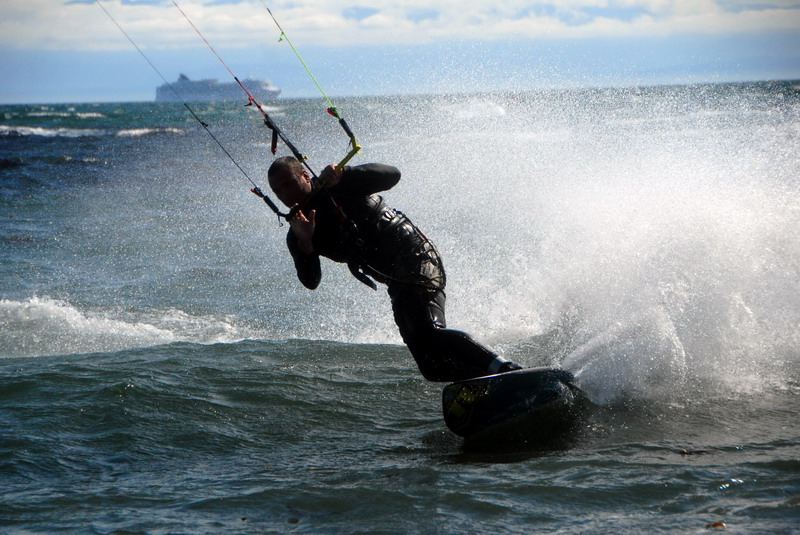 KiteSurfingJune7_32_exposure_resize.jpg