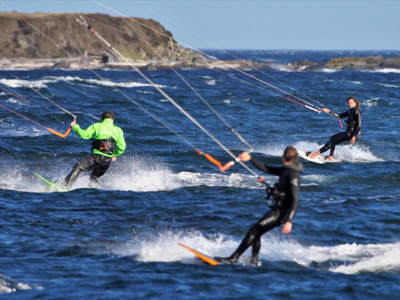 Dallas Road - Sept 22nd
My first go at kiteboarding pics.  Shot with a Canon 100-400mm adapted to a Panasonic GX8.  All manual focus.

@gwydionjhr on Instagram
