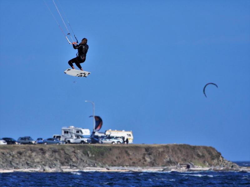 Dallas Road - Sept 22nd
My first go at kiteboarding pics.  Shot with a Canon 100-400mm adapted to a Panasonic GX8.  All manual focus.

@gwydionjhr on Instagram
